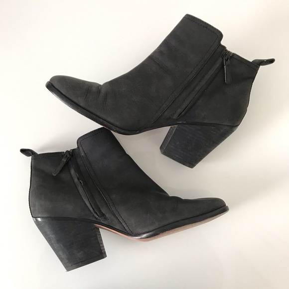 Cole Haan Shoes - 🧵3/$25🧵 Cole Haan Black Zipper Heeled Booties  9
